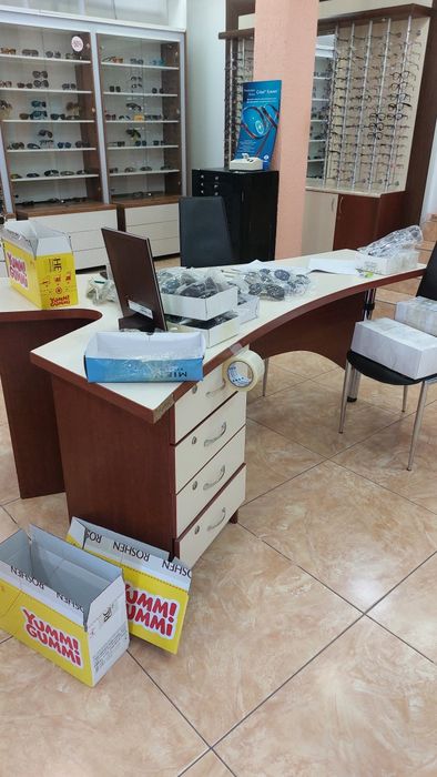 Продам торговые витрины б/у