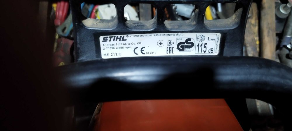 Vînd drujbă stihi 211.si motocositoare Husqvarna 128r