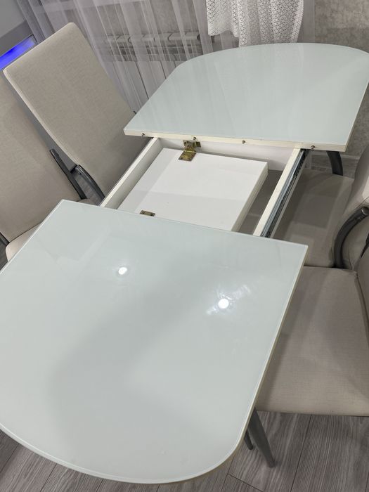 Кухонный стол со стульями