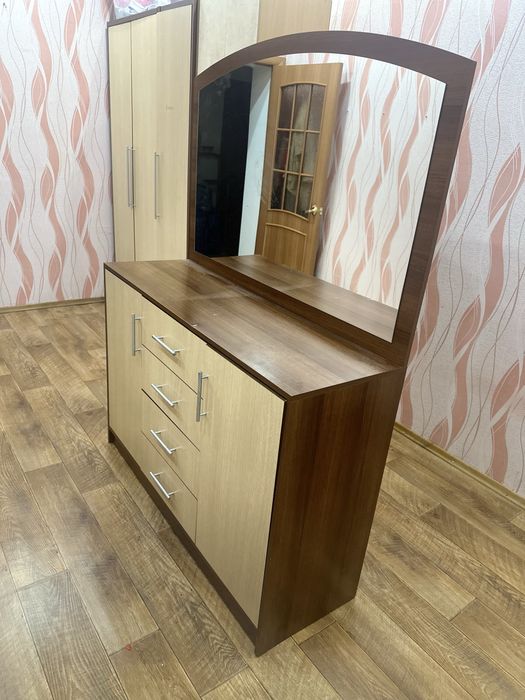 Шкаф, трюмо, консоль, стол