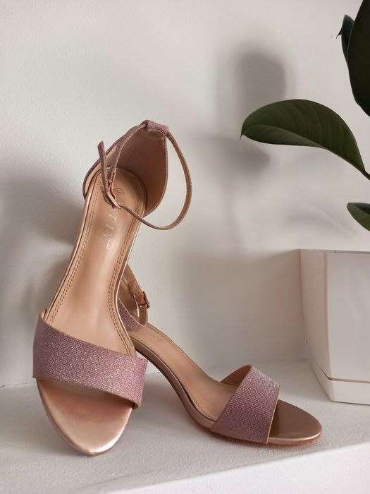 Pantofi super comozi și eleganți