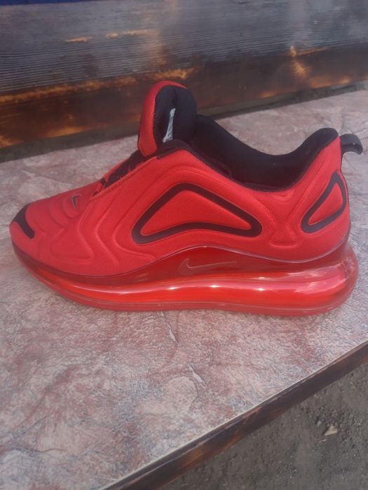 Продам оригинальные кроссы Найк