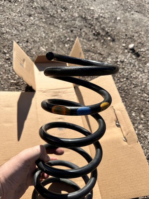 Volvo - задна пружина