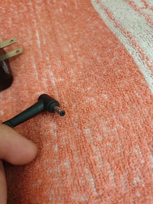 Продам оригинальное зарядное устройство Asus на 19V-1.75A-33W