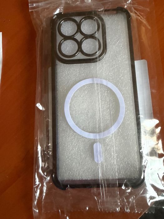 Продавам 2 калъфа и 2 протектора тъмни за Хиоми 15 Т