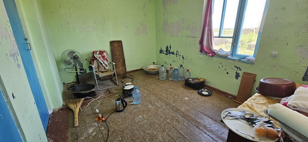 Уй сотилади . Бука тумани . 15 сотка , пишгян гиштдан .