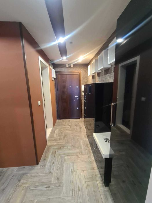 Продава се Тристаен апартамент в Хасково, Център - 110 кв.м за 1438 €/кв.м - Снимка #5