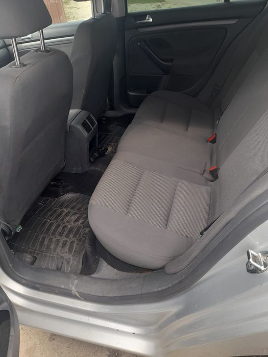 Golf 5 varianta break an 2006 motor 1.9,pret 1500€ negociabil