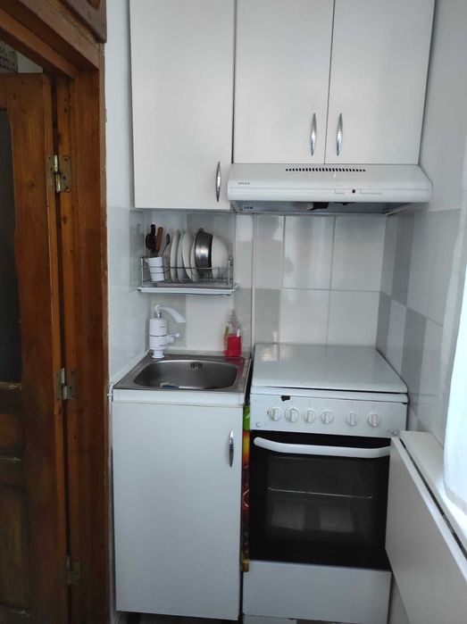 Garsonieră / Cameră modernă cu baie, bucătărie și acces la curte – Toate utilitățile incluse!