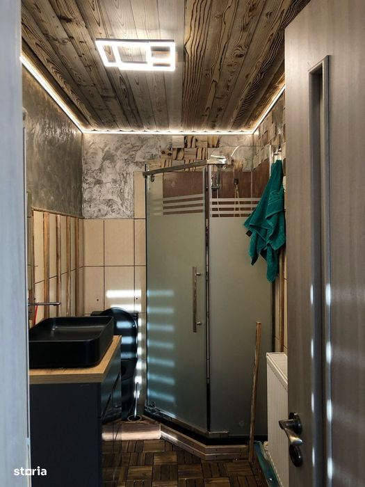 Casă cu 6 camere, garaj și subsol în oraș