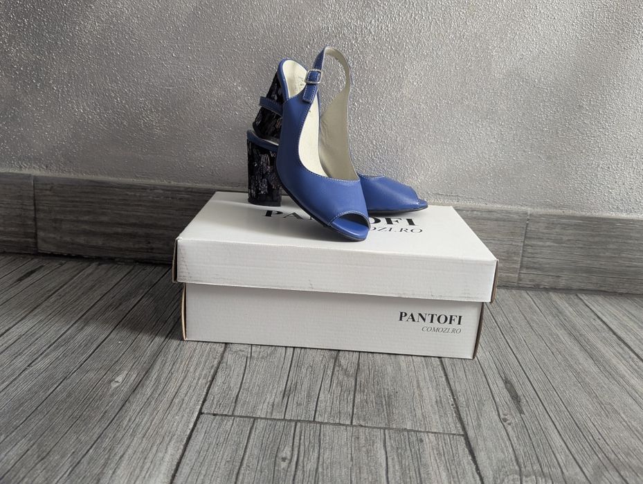 Sandale cu toc pentru evenimente