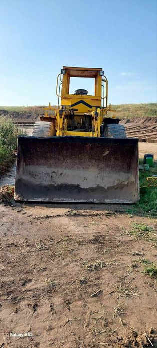 Погрузчик 3 кубали сотилади