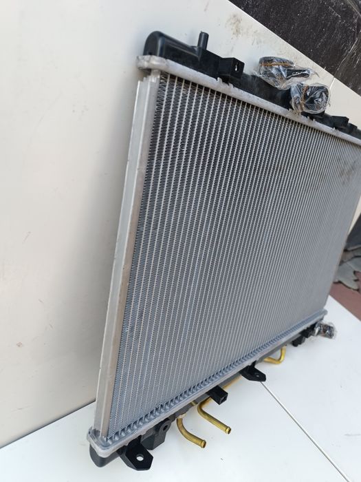Радиатор охлаждения Toyota Ipsum