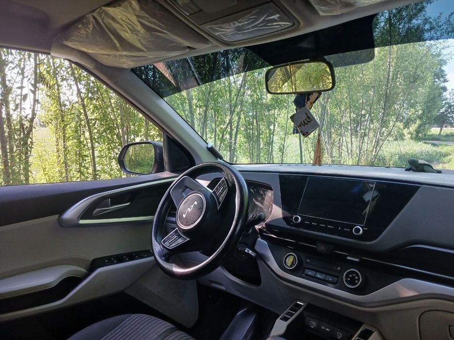 Kia carens 1 pozitsiya