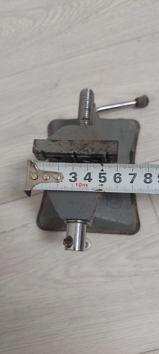 Тиски небольшие.