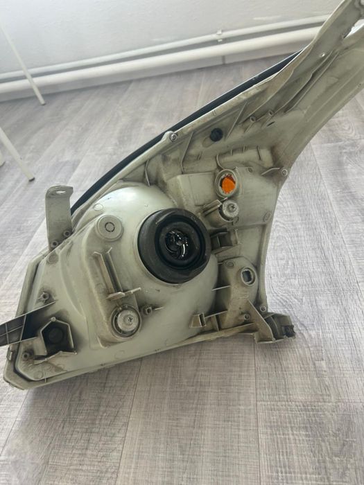 Правая фара на прадо 120