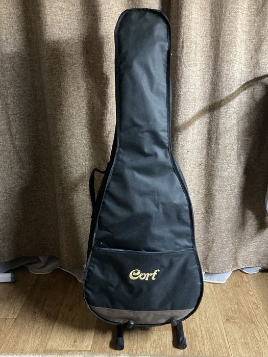 Продам гитрару cort ad880