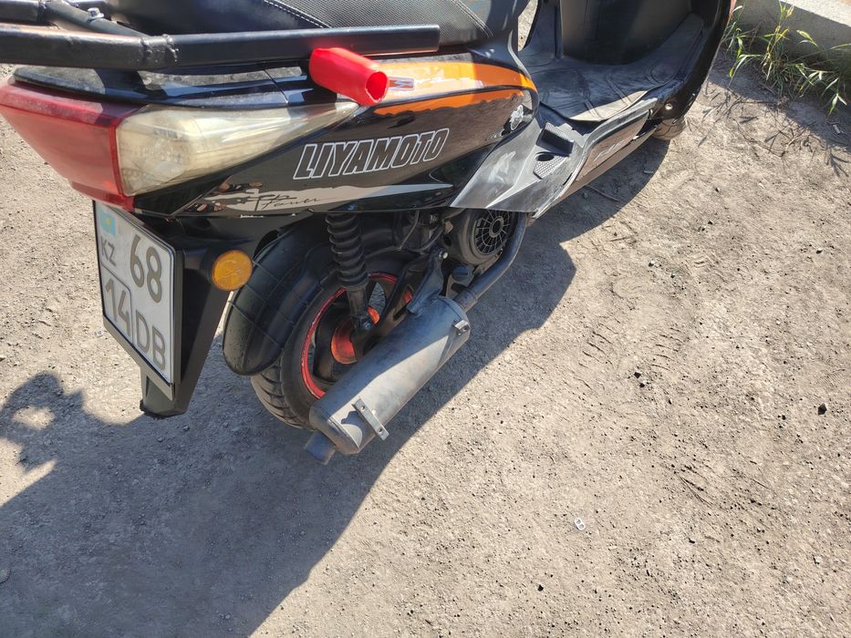 Продам скутер м8 про