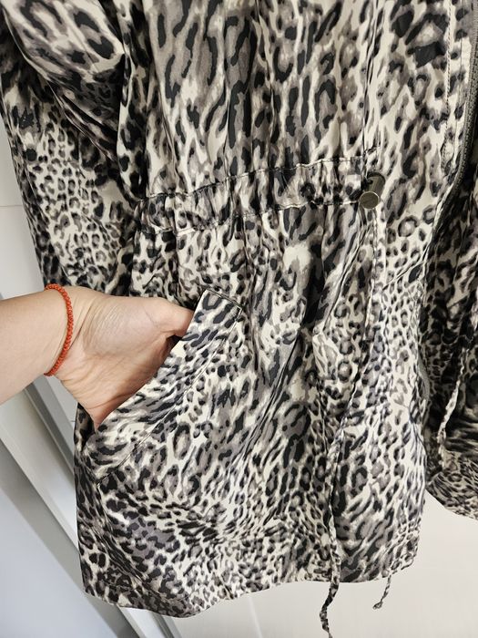 Шушлеково яке тип дъждобран с животински принт