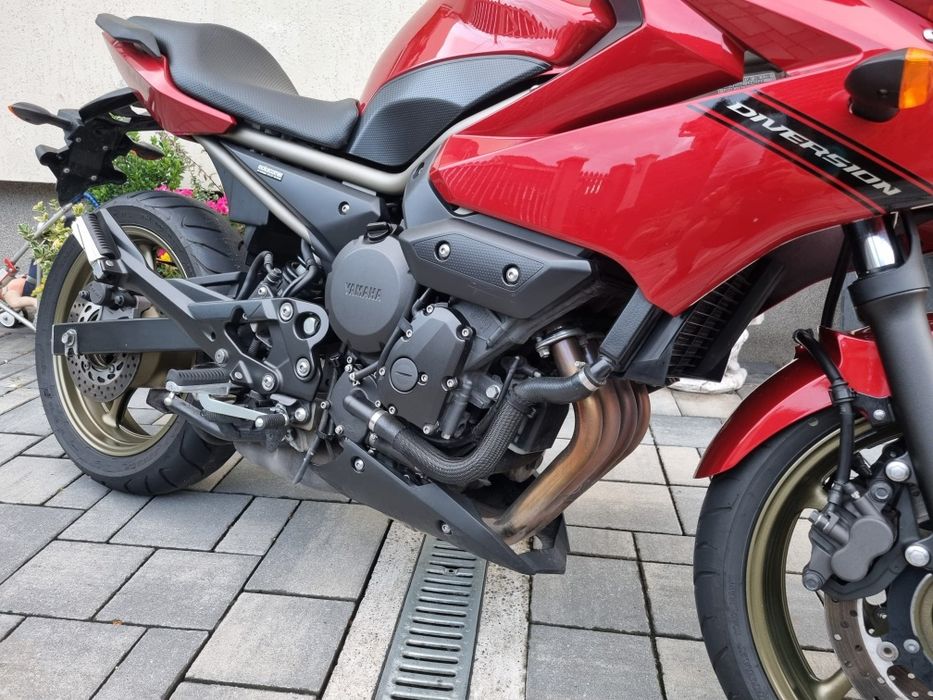 Yamaha XJ6 Diversion , 16.595 km  in stare excelenta , 2011. Se poate limita legal la A2