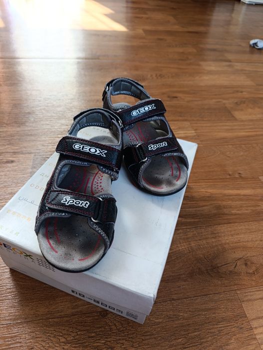 Продам детские сандали