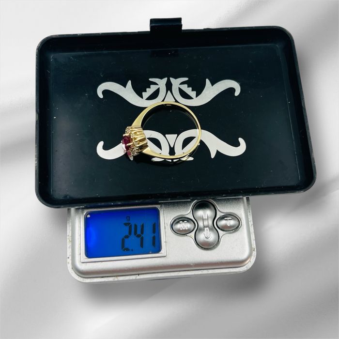 Ръчно изработен златен пръстен с рубин и диаманти – 14K