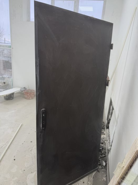 Дверь железная 2 шт