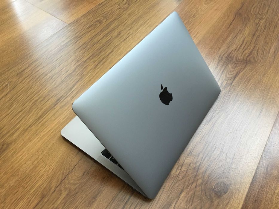 13.3' Core i5 Apple MacBook Pro Mid 2017 TouchBar 16GB RAM/256GB SSD