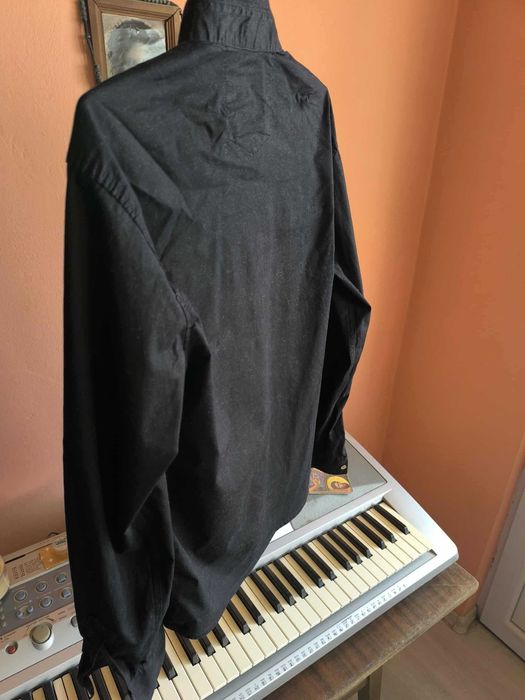 Черна маркова риза