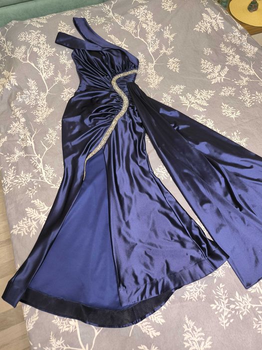 Абитуриентска рокля