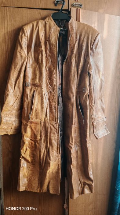 Кожаный женский сюртук