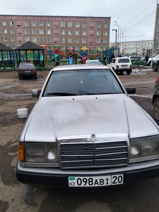 Мерседес 124 на ходу