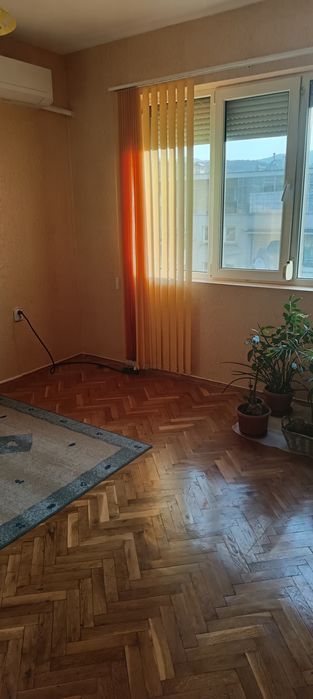 Продавам двустаен апартамент в разширен център Казанлък