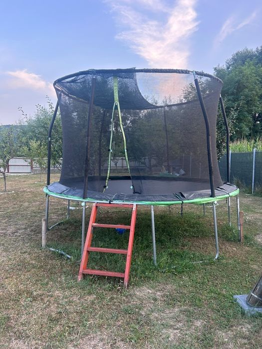 Vând trambulină!