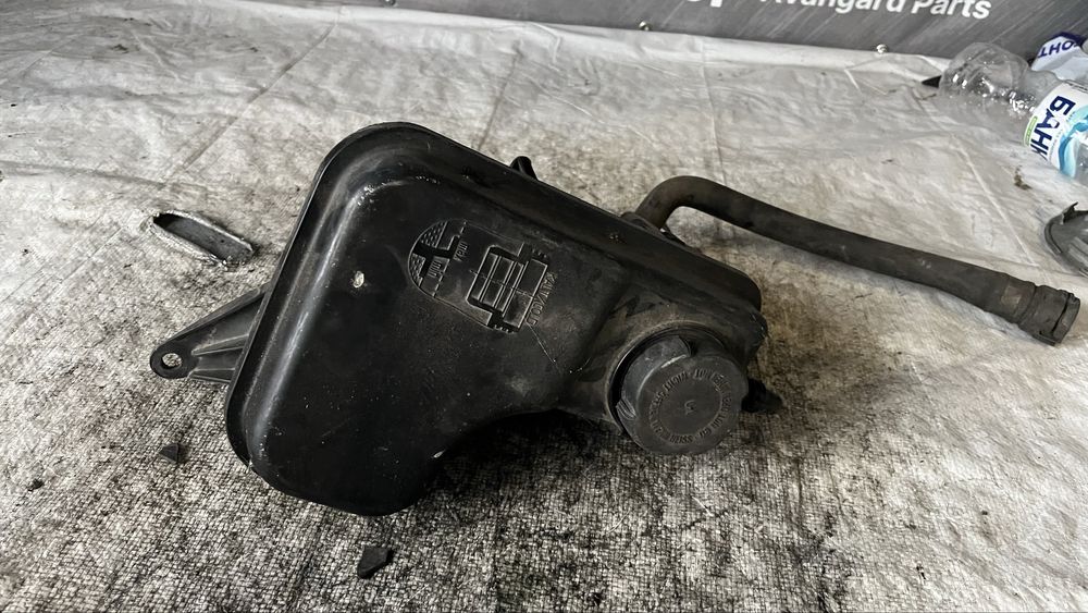 BMW X3 E83 казанче за антифриз