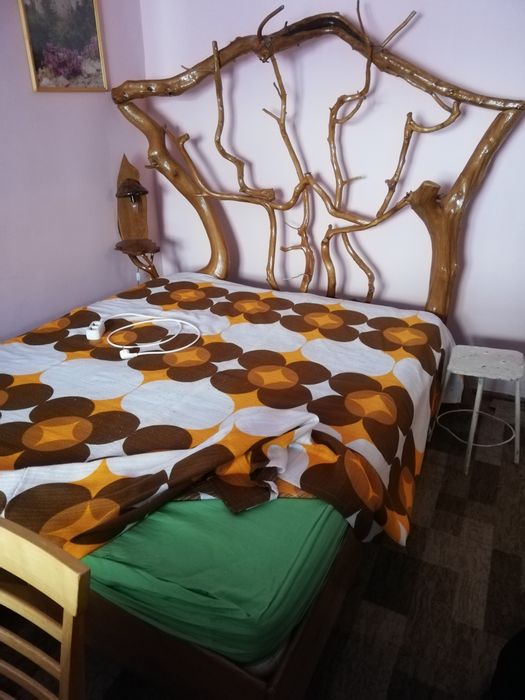 Pat rustic pentru cabana