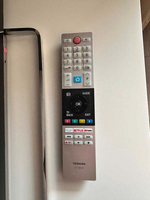 Смарт телевизор Toshiba 49" (2019) - отлично състояние