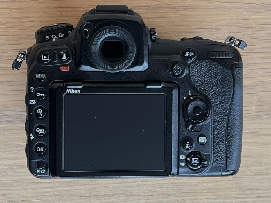 Nikon D500 76.000 cadre plus grip