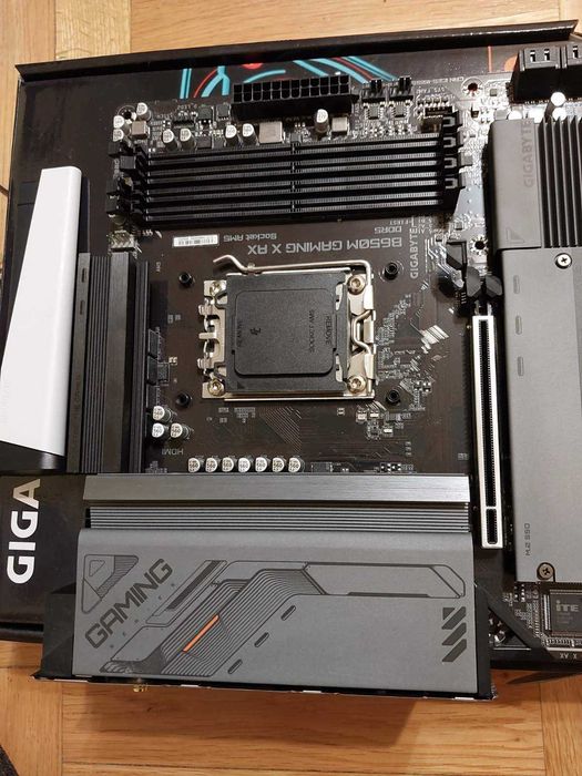 AMD Ryzen 7 9800X3D + Gigabyte B650M Gaming X AX Wi-Fi rev.1.3