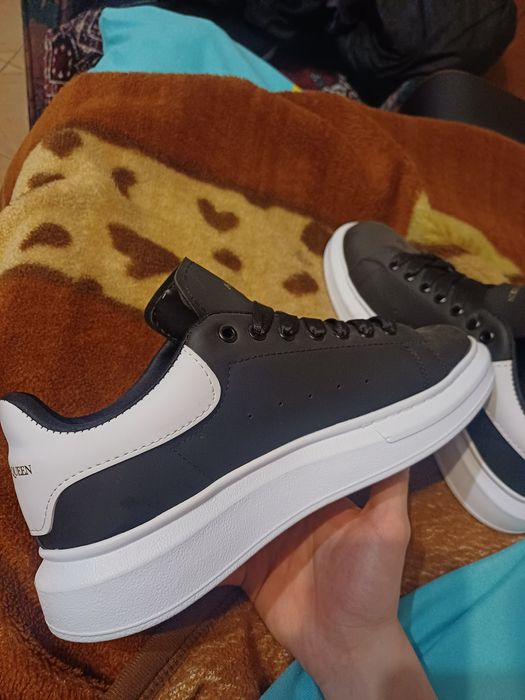 Vand Alexander McQUEEN