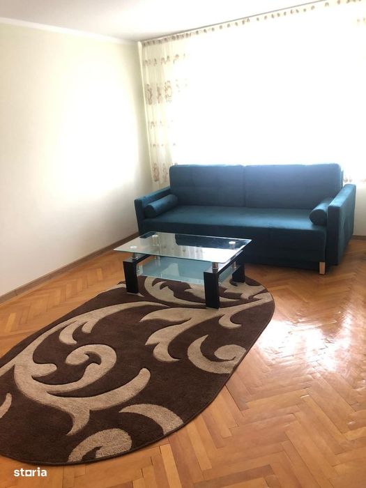 Proprietar închiriez Apartament 3 camere 2 băi.