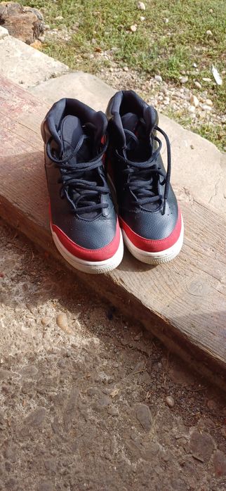 Adidași Jordan, far Mercedez Benz si capace  R15 Wolksvagen