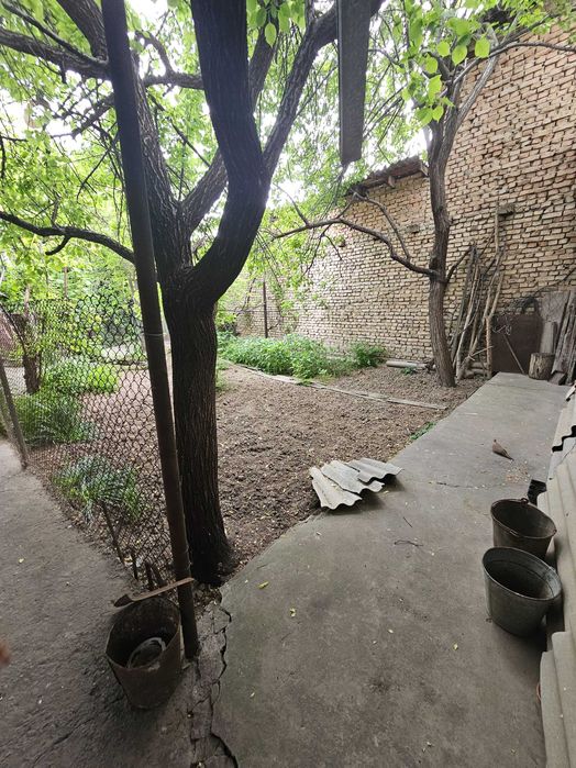 Продается свой дом, участок 2.6 соток около метро максим горького.