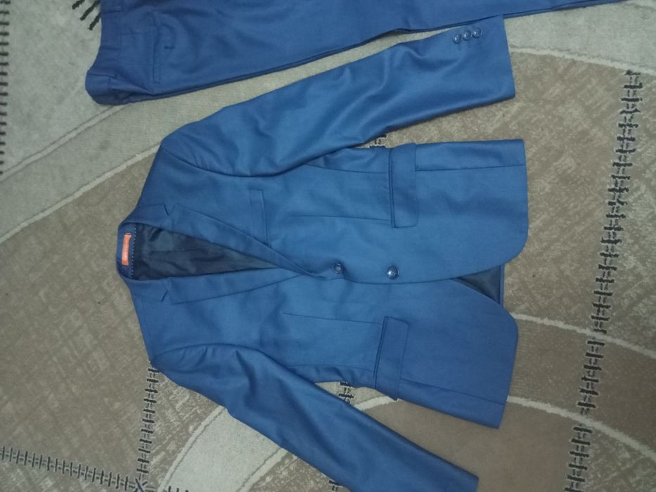 Продам смокинг размер 46 в хорошем состоянии.