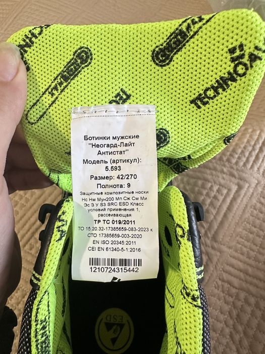 Продам мужские ботинки