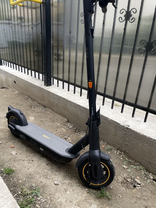 Vând Ninebot Kick Scooter MAX G30 ||
