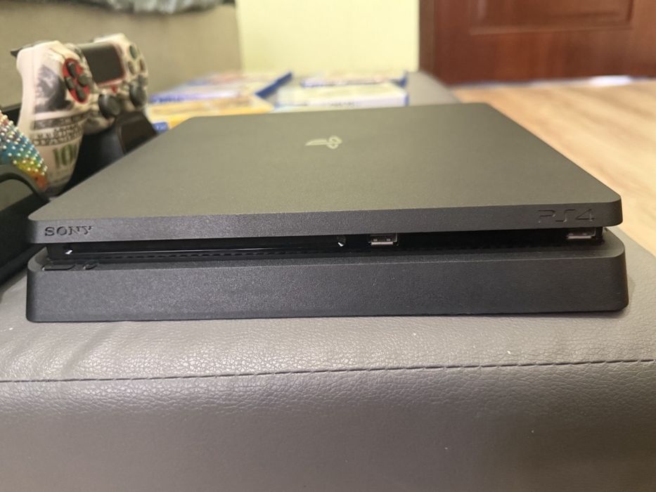 Playstation 4, Slim, 1Tb