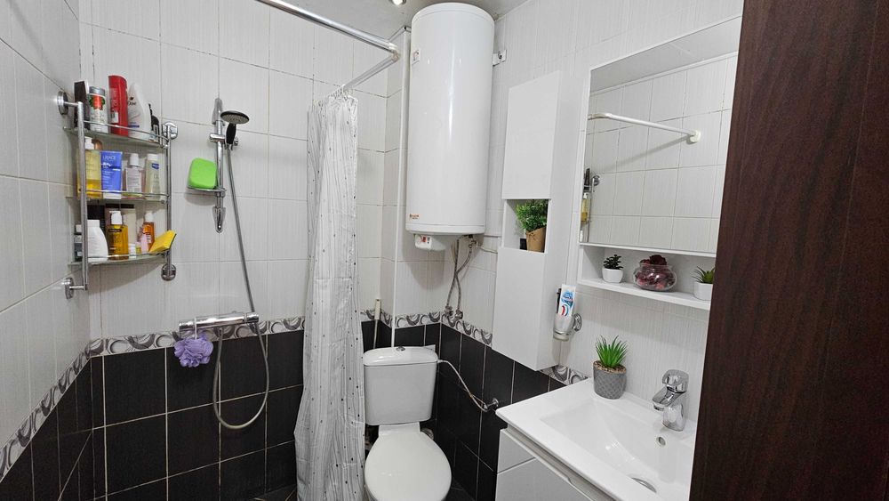 Продава се Тристаен апартамент в Варна, Колхозен пазар - 75 кв.м за 1946 €/кв.м - Снимка #8