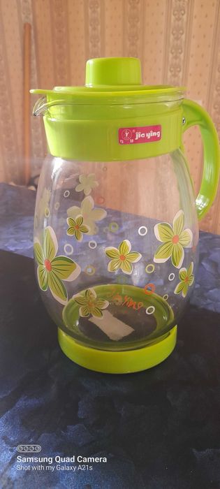 Стеклянный кувшин