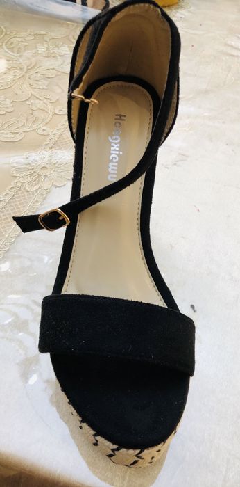 Женская обувь . Новая.